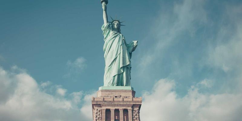 橙色主题个性化礼物指南：为户外生活家挑选时尚实用的自然好礼