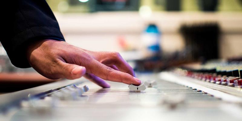 橙色风暴：从个性化设计礼品案例看时尚礼品的情绪营销