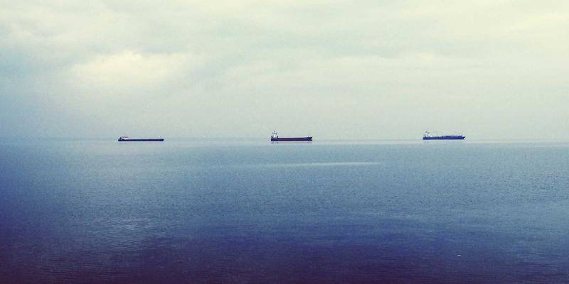 蒸汽波美学：当设计礼品遇上复古未来主义时尚风潮